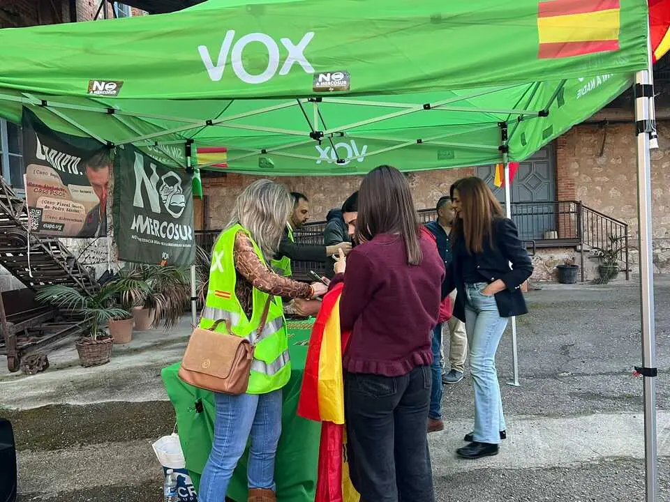 Mitin Vox Zamora Santiago Abascal y Carlos Poll&aacute;n _16
