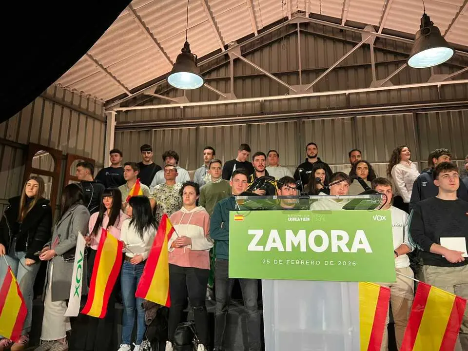 Mitin Vox Zamora Santiago Abascal y Carlos Poll&aacute;n _18