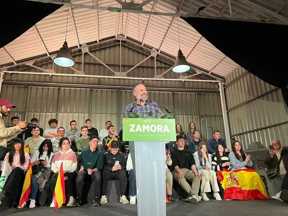Mitin Vox Zamora Santiago Abascal y Carlos Poll&aacute;n _24