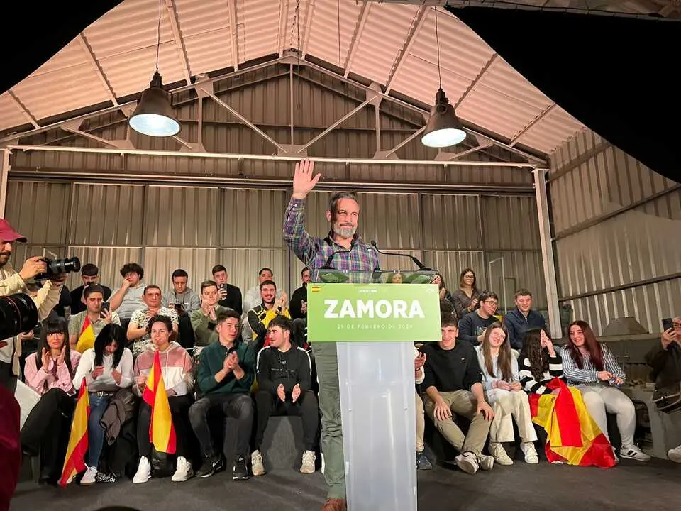Mitin Vox Zamora Santiago Abascal y Carlos Poll&aacute;n _25
