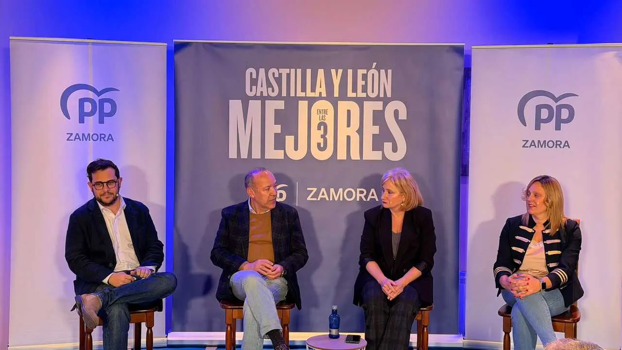 candidatoos del PP con alcaldes y concejales de villalpando