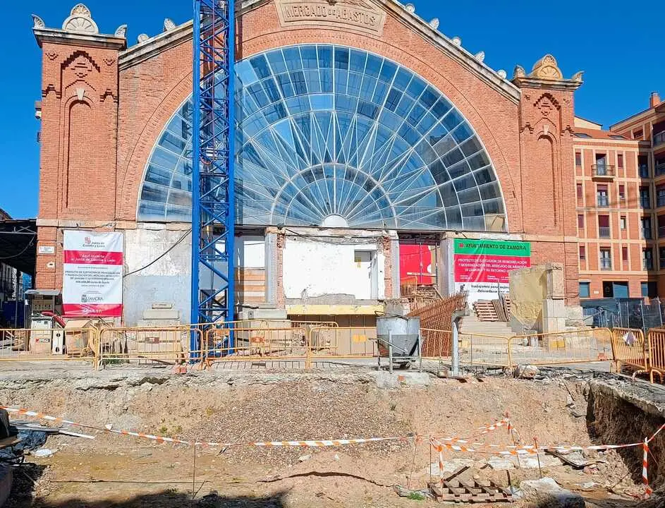 Obras paradas en el Mercado de Abastos