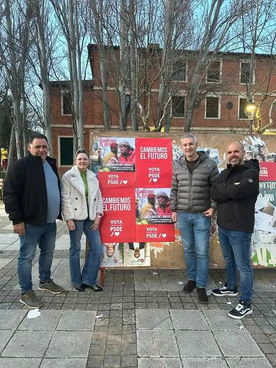 Mar&iacute;a Velasco pegada en toro