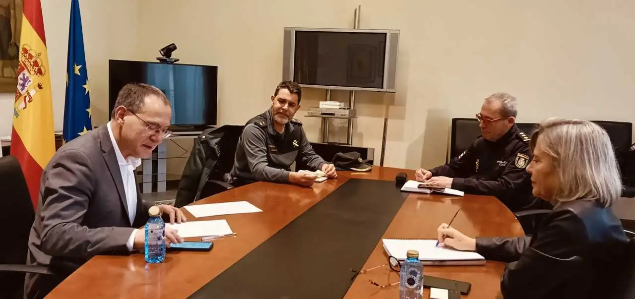 Reuni&oacute;n del subdelegado con las FCSE