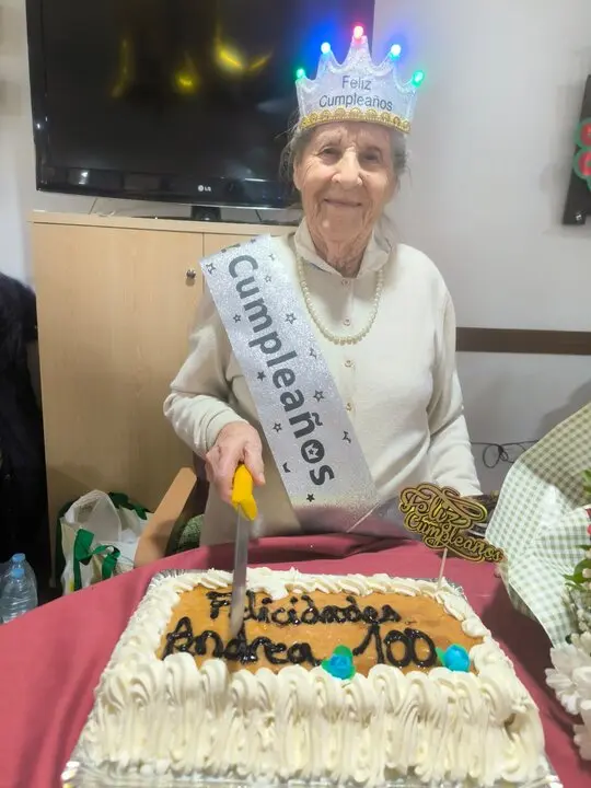 Andrea parte la tarta