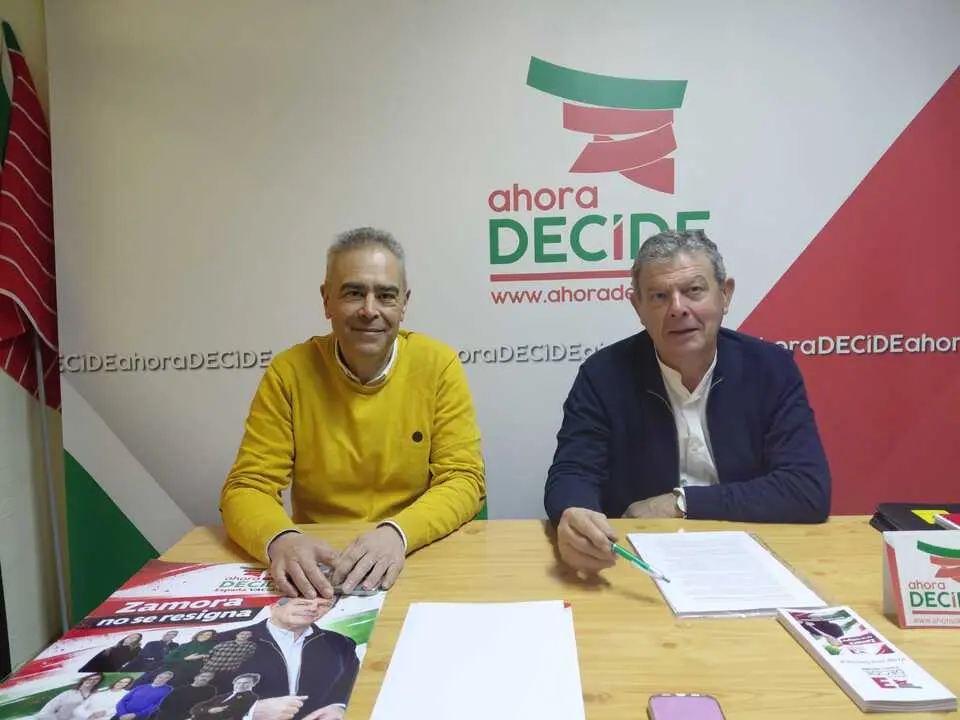 Manuel Fuentes y Enrique D&iacute;az en rueda de prensa