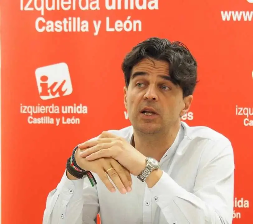 Juan Gasc&oacute;n en un acto de IU Castilla y Le&oacute;n
