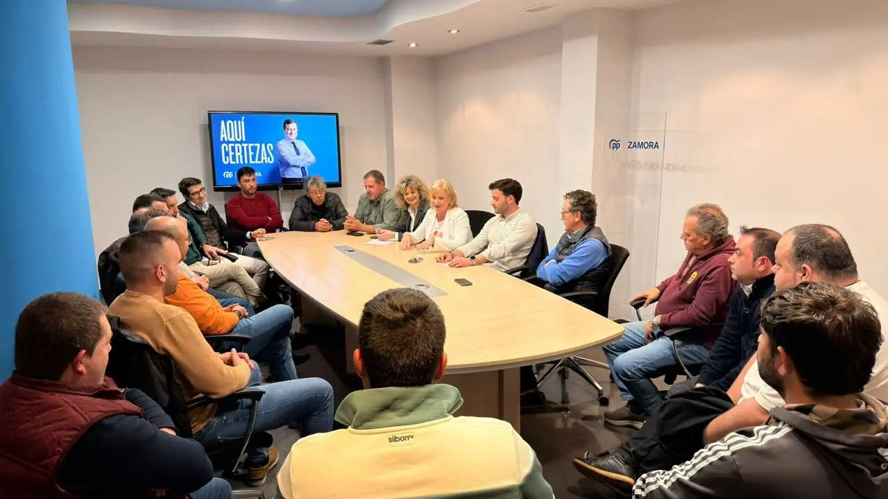 reuni&oacute;n candidatos del pp con sectores de la caza