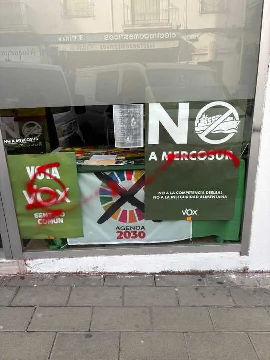 Pintadas sede de Vox Zamora