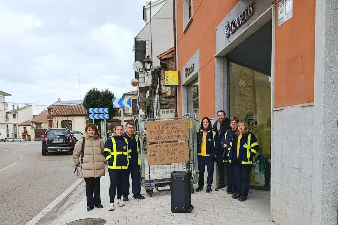 Carteros de Alca&ntilde;ices concentrados en protesta por