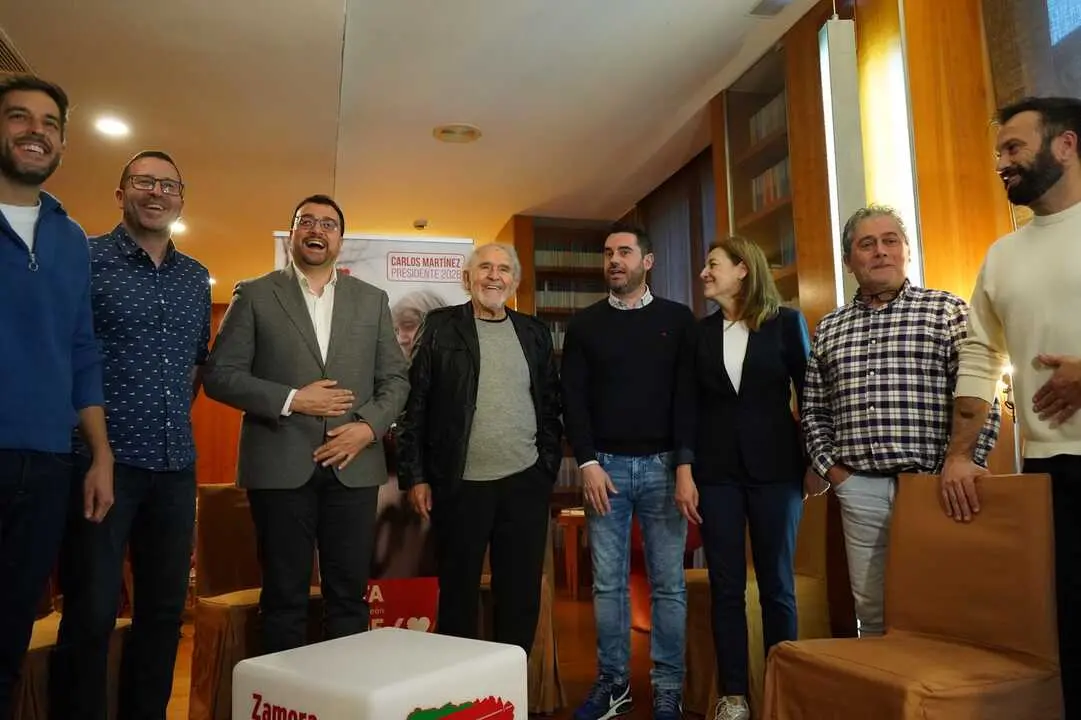 Barb&oacute;n y Demetrio Madrid con cargos del PSOE en el NH de Zamora