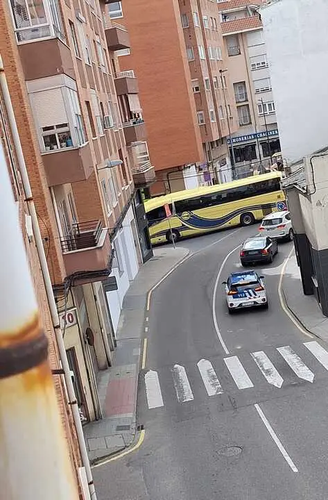 Autob&uacute;s en San L&aacute;zaro. Foto Ahora Decide
