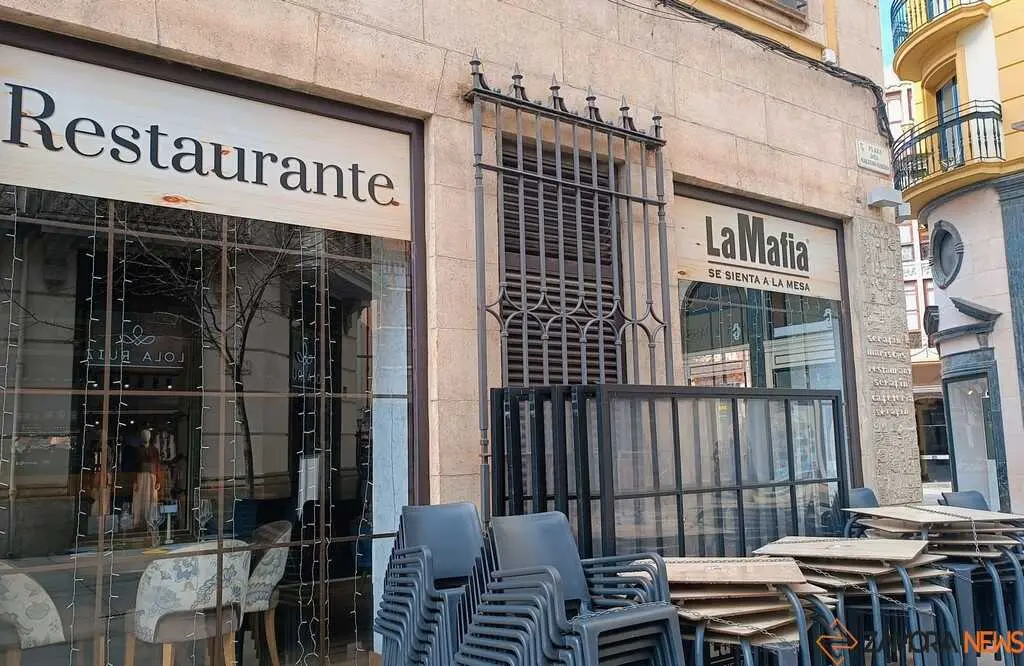 la Mafia se sienta a la mesa -restaurante Zamora 