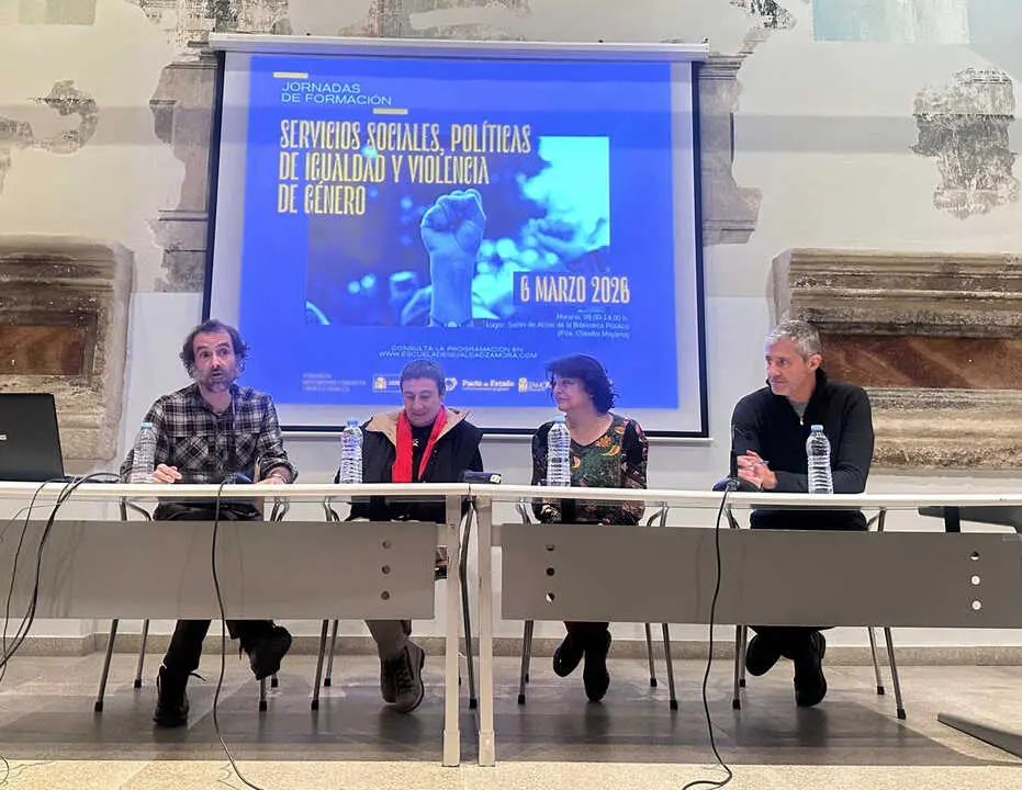 Mesa Redonda en la Biblioteca P&uacute;blica de Zamora