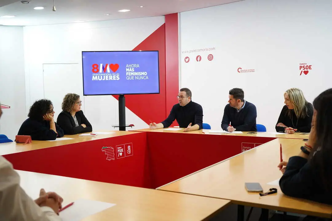La candidatura del PSOE de Zamora se re&uacute;ne con colectivos feministas para escuchar sus reivindicaciones y reforzar el compromiso con la igualdad