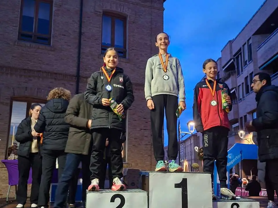 Podio de Trail Running sub 14