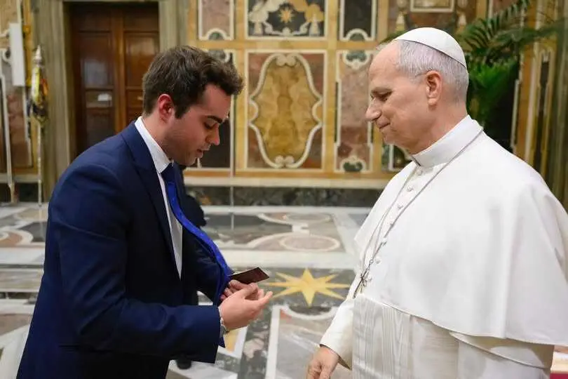 Daniel del Castillo junto con el Papa Le&oacute;n XIV