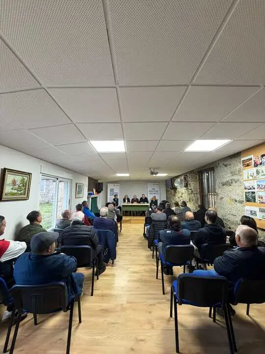 Reuni&oacute;n alcaldes y hosteleros Sanabria-La Carballeda Paradas AVE