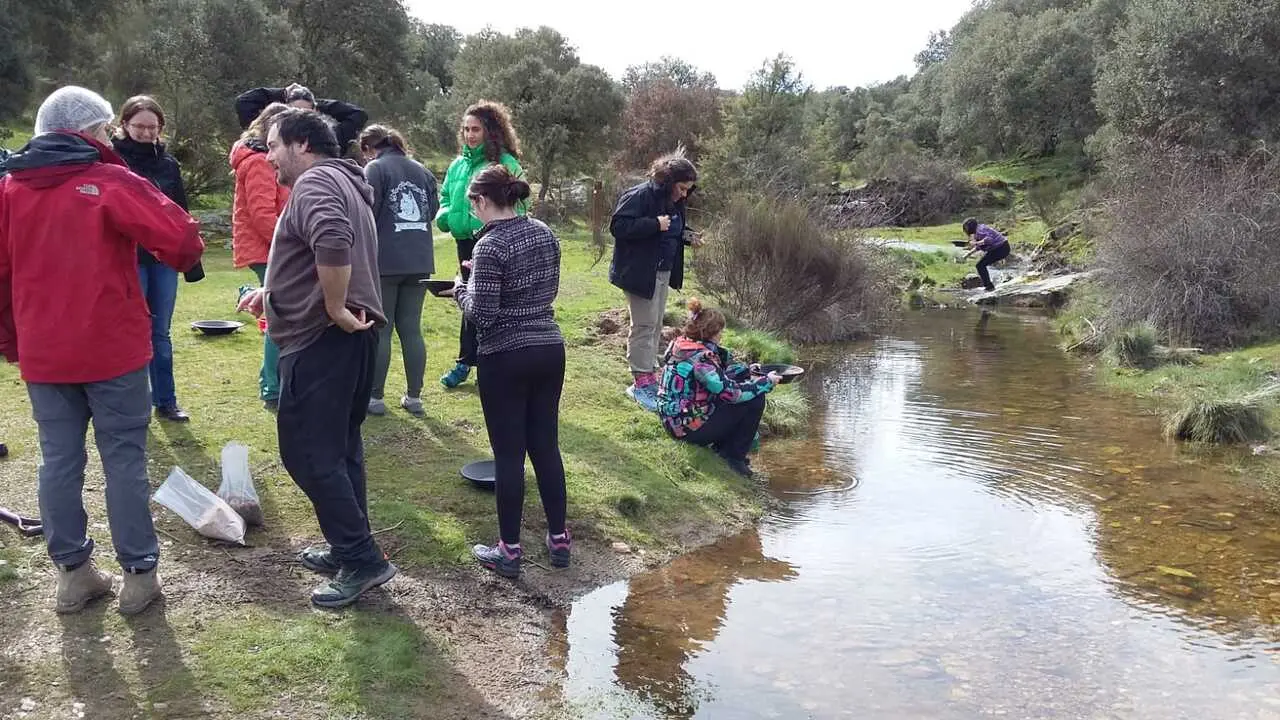 Alumnos M&aacute;ster Busgos visitan las minas de Villadepera