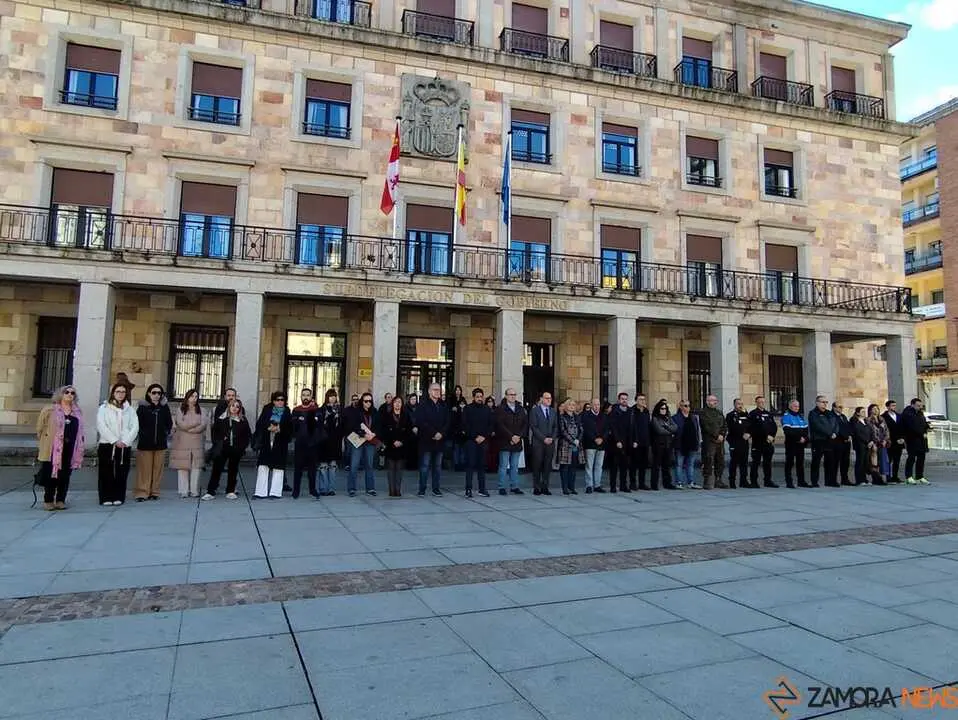Minuto de silencio v&iacute;ctimas violencia de g&eacute;nero 