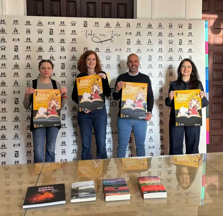 presentaci&oacute;n feria del libro de Toro