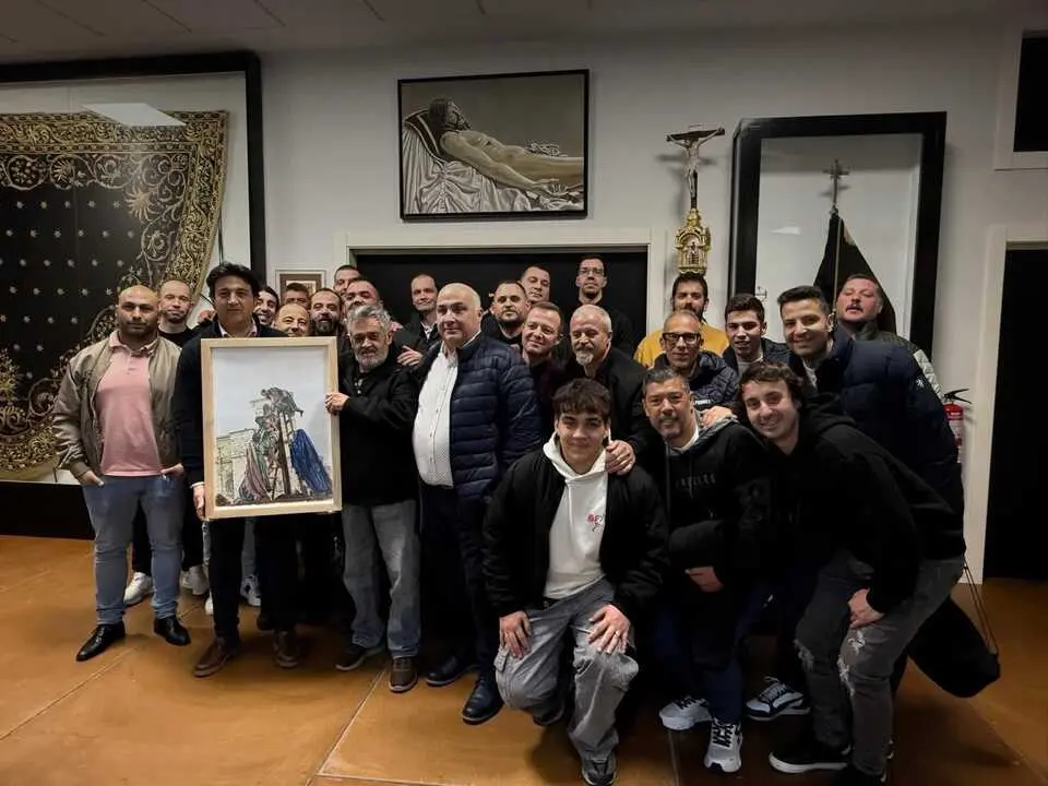 Real Cofrad&iacute;a del Santo Entierro recibe una pintura de &ldquo;El Descendimiento&rdquo; donada por Anselmo Esteban