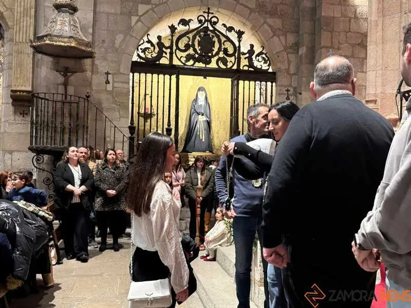 Imposici&oacute;n de medallas a los nuevos hermanos y damas de Jes&uacute;s Nazareno vulgo Congregaci&oacute;n _5
