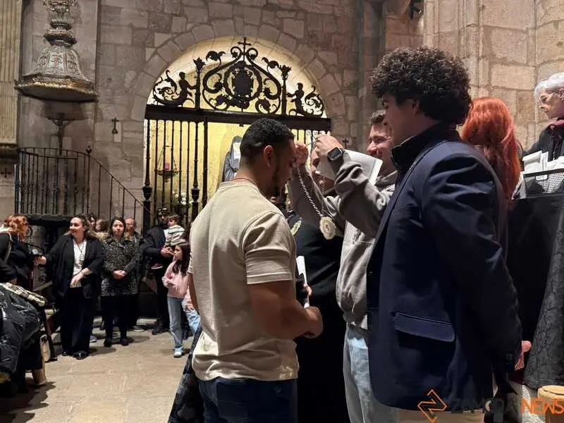 Imposici&oacute;n de medallas a los nuevos hermanos y damas de Jes&uacute;s Nazareno vulgo Congregaci&oacute;n _6