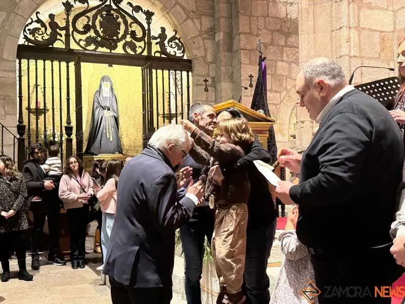 Imposici&oacute;n de medallas a los nuevos hermanos y damas de Jes&uacute;s Nazareno vulgo Congregaci&oacute;n _14
