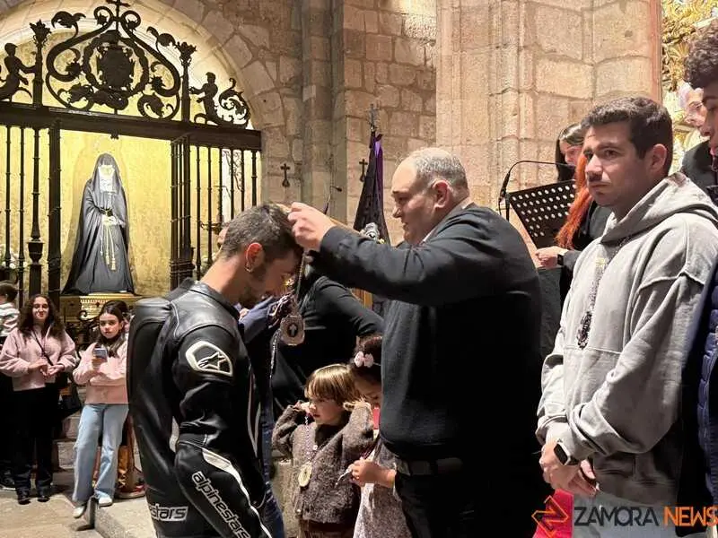 Imposici&oacute;n de medallas a los nuevos hermanos y damas de Jes&uacute;s Nazareno vulgo Congregaci&oacute;n _17
