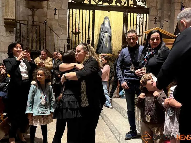 Imposici&oacute;n de medallas a los nuevos hermanos y damas de Jes&uacute;s Nazareno vulgo Congregaci&oacute;n _22