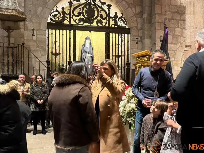 Imposici&oacute;n de medallas a los nuevos hermanos y damas de Jes&uacute;s Nazareno vulgo Congregaci&oacute;n _26