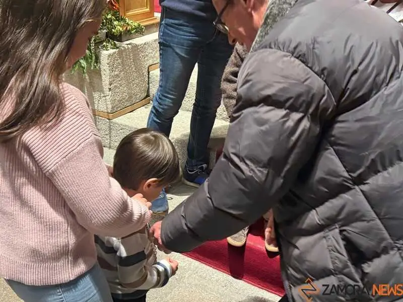 Imposici&oacute;n de medallas a los nuevos hermanos y damas de Jes&uacute;s Nazareno vulgo Congregaci&oacute;n _29