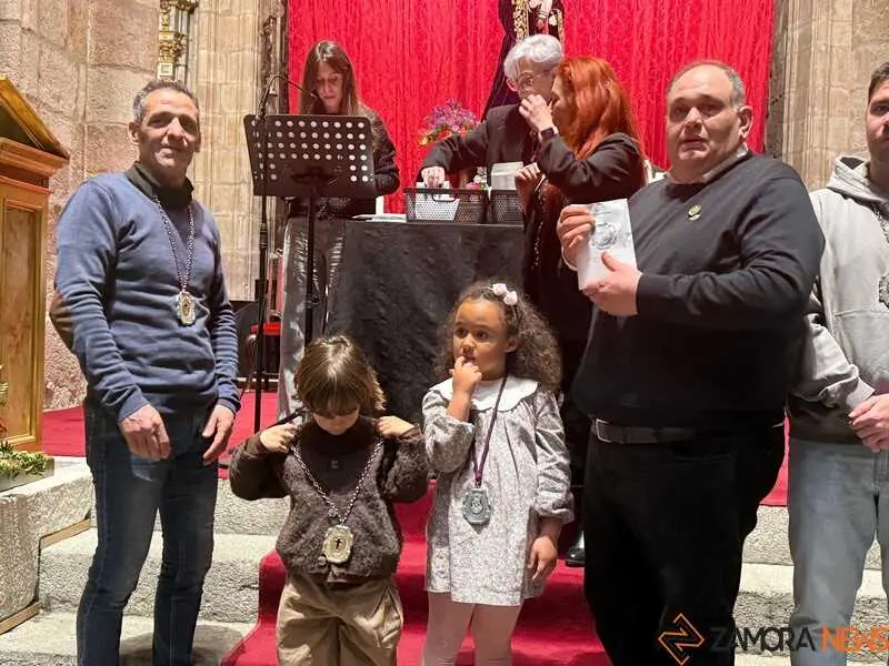 Imposici&oacute;n de medallas a los nuevos hermanos y damas de Jes&uacute;s Nazareno vulgo Congregaci&oacute;n _30