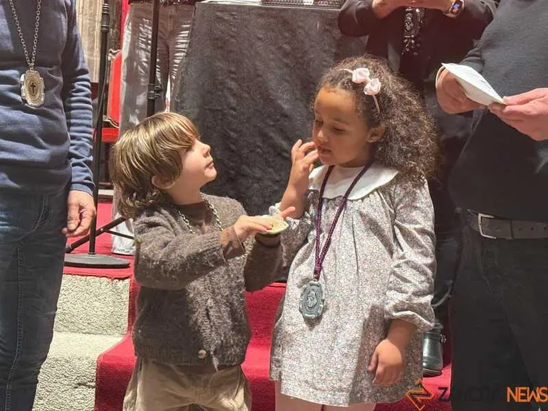 Imposici&oacute;n de medallas a los nuevos hermanos y damas de Jes&uacute;s Nazareno vulgo Congregaci&oacute;n _31