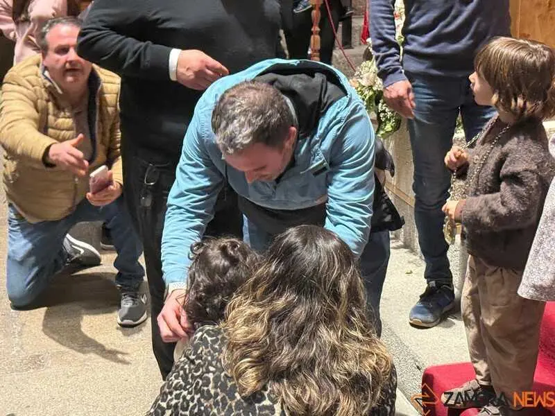 Imposici&oacute;n de medallas a los nuevos hermanos y damas de Jes&uacute;s Nazareno vulgo Congregaci&oacute;n _34