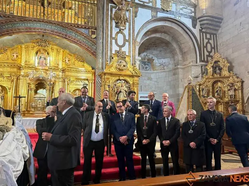 rito de entrada Nuevos Hermanos Santo Entierro _4