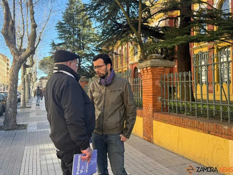 Miguel &Aacute;ngel Llamas vota elecciones 15M _2