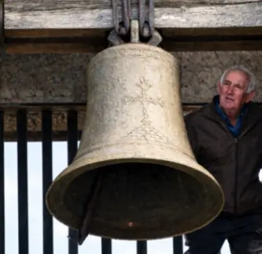 Foto de un campanero. Imagen de la p&aacute;gina web de Nuez de Aliste