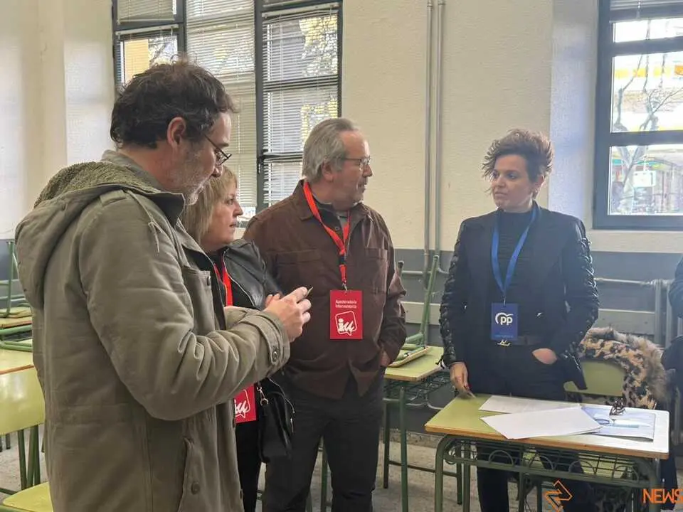 Miguel &Aacute;ngel Vi&ntilde;as vota elecciones 15M 