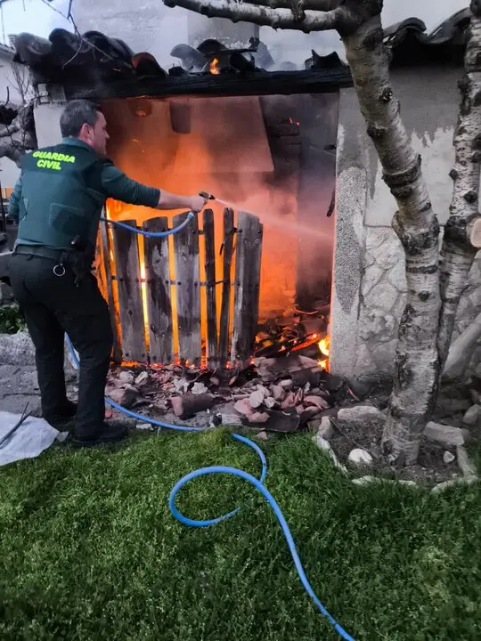 Incendio anexo a una vivienda Almeida de Sayago