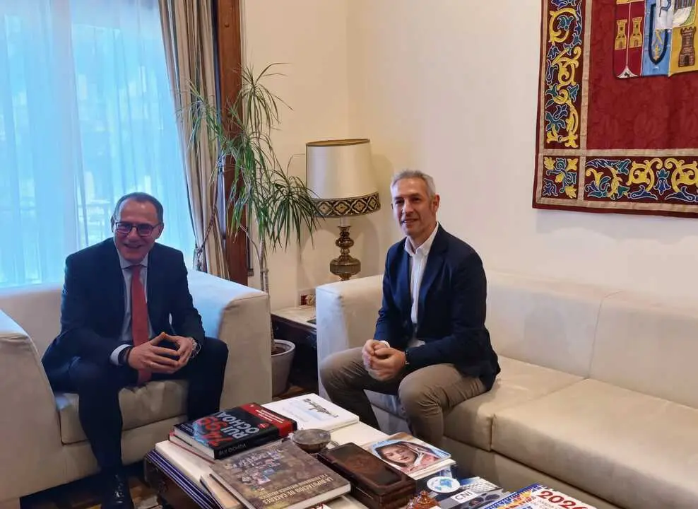El subdelegado del Gobierno recibe al alcalde de Toro