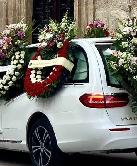 Coche f&uacute;nebre