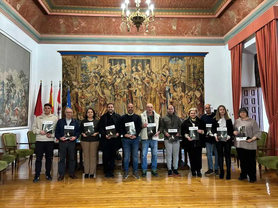 Presentaci&oacute;n revista Toro Cofrade