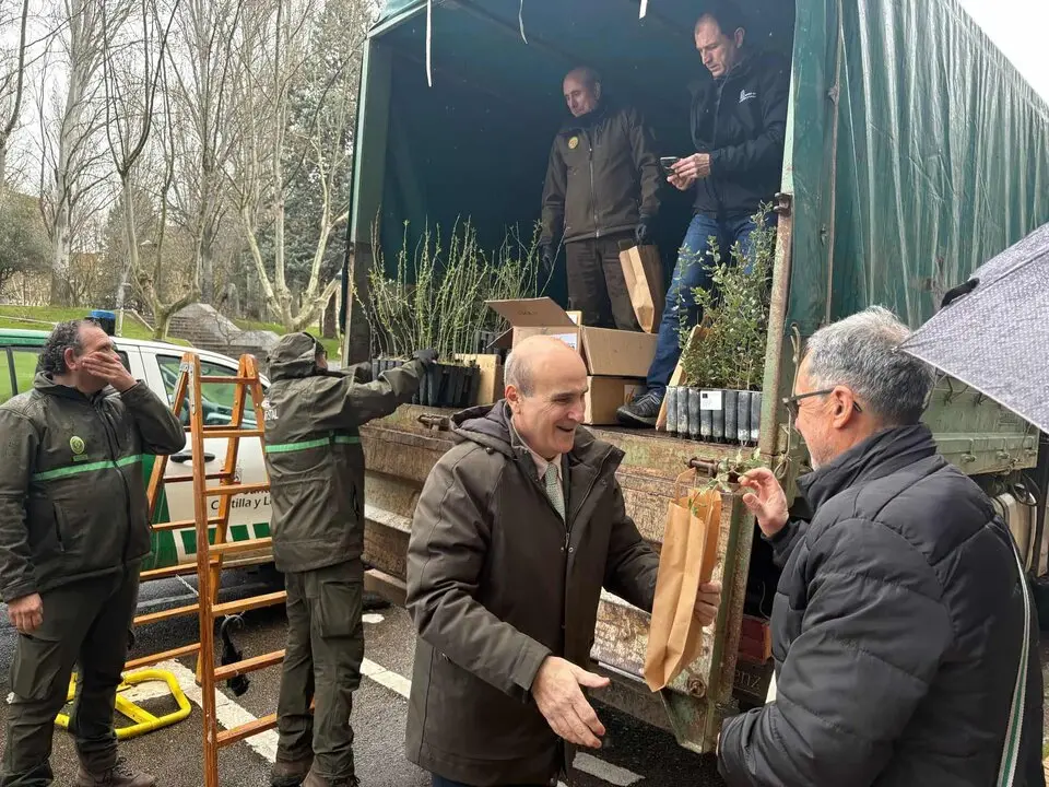 Entrega plantas D&iacute;a del &Aacute;rbol