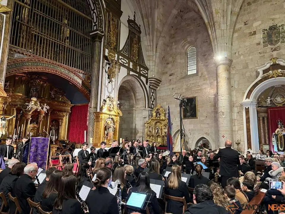 Concierto marchas procesionales Capas Pardas 