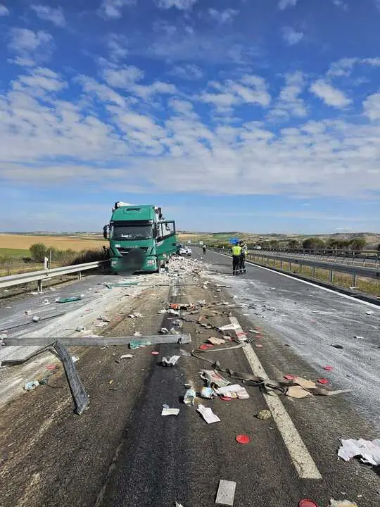 colisi&oacute;n de dos camiones  (5)