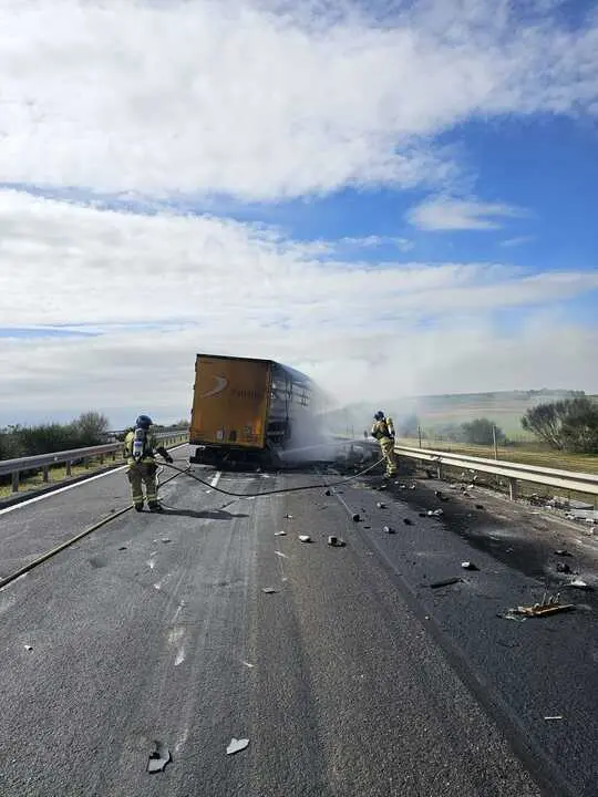 colisi&oacute;n de dos camiones  (6)