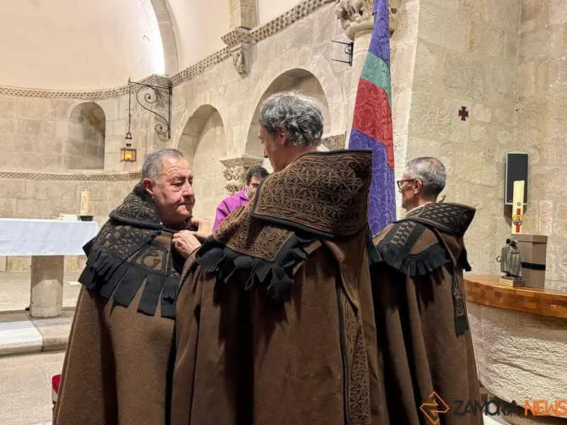 entrada nuevos hermanos Capas Pardas _8