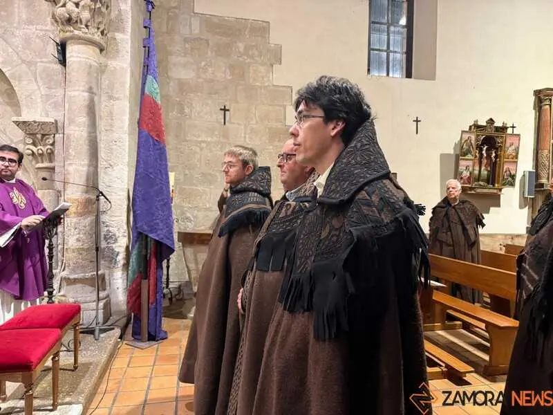 entrada nuevos hermanos Capas Pardas _9